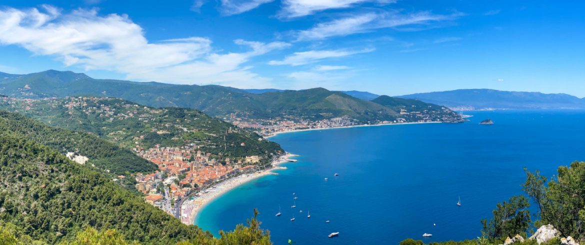Spotorno without a car: tips for your slow holidays in Liguria